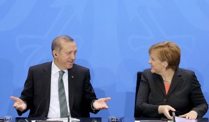 Başbakan Recep Tayyip Erdoğan (solda) ve Almanya Başbakanı Angela Merkel (sağda), ortak basın toplantısı düzenledi ve basın mensuplarının sorularını yanıtladı. (Mehmet Kaman - Anadolu Ajansı)